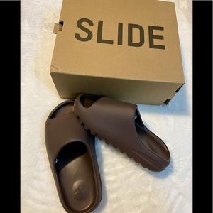 YEEZY SLIDES